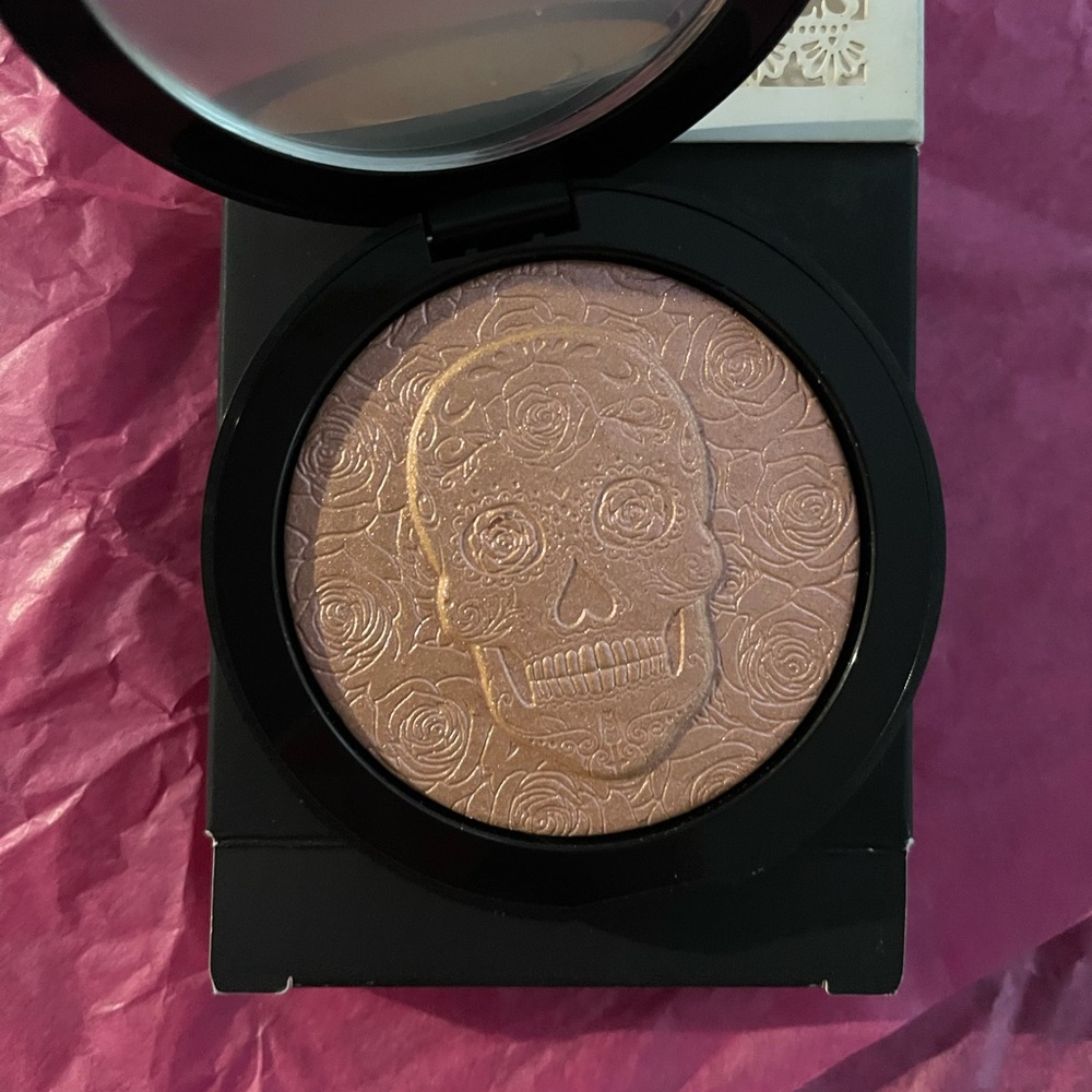 SOLD OUT Melt Vida Palette and skull Highligtet